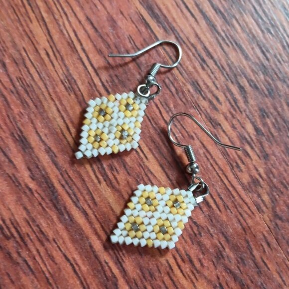 Beaded earrings - Picture 2 of 9